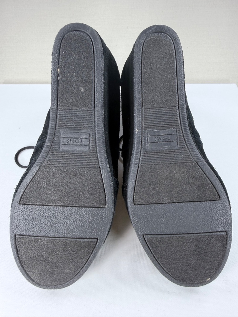 🎉Host Pick🎉 TOMS Black Suede Desert Wedge Booties Flannel Lined W8 - Picture 8 of 8